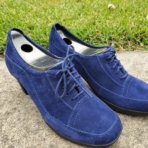 Clark's Bendables Blue Suede Oxford Lace Up Heeled Boot. Size 7.5W. New, never w